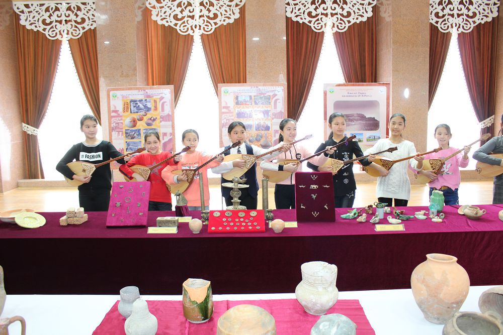 Áýlıeata óńirinde «Kóne Taraz jaýharlary» taqyrybynda jyljymaly kórme uıymdastyryldy