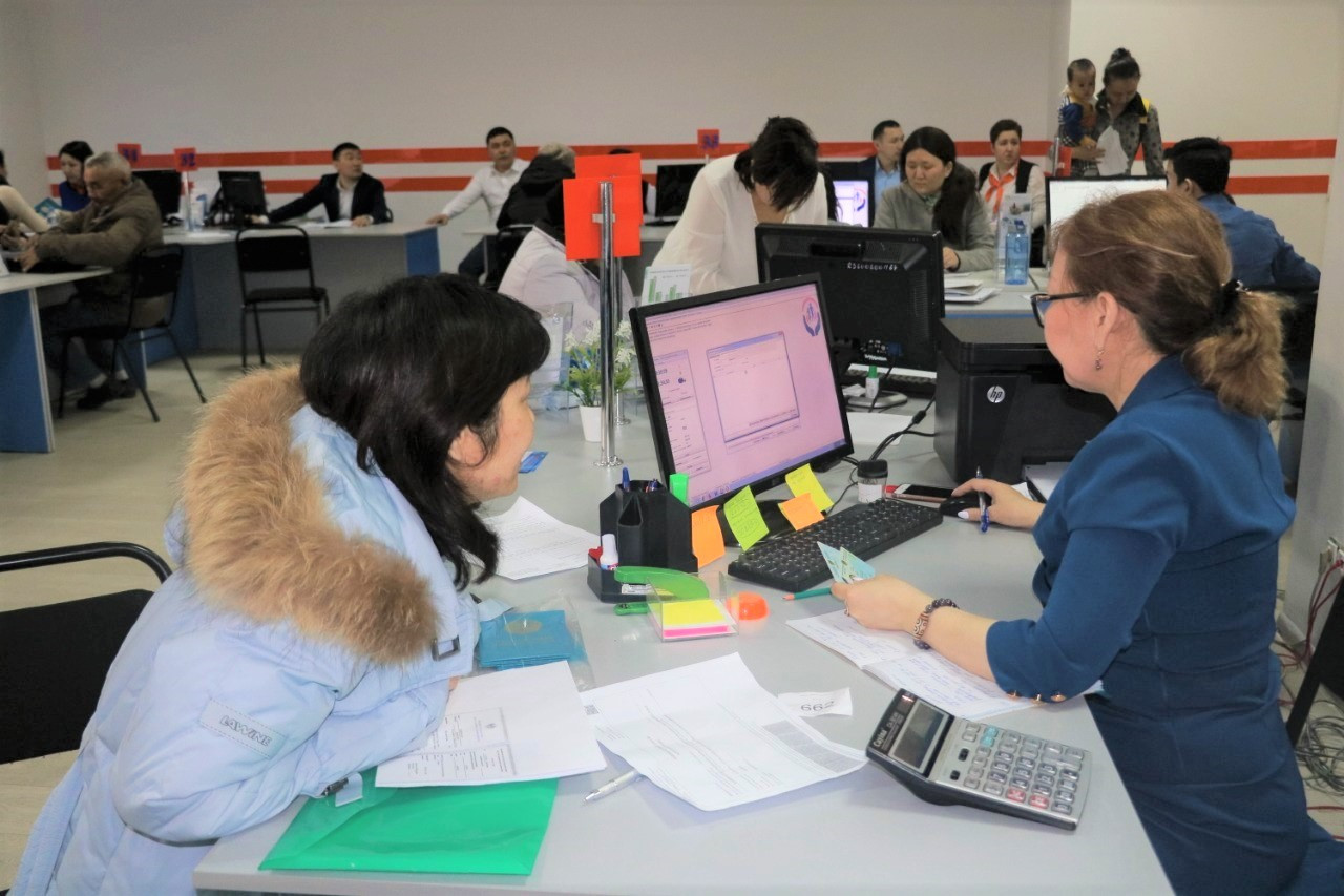 Ataýly áleýmettik kómekke ótinishter HQK ortalyqtarynda qabyldanbaıdy - mınıstrlik