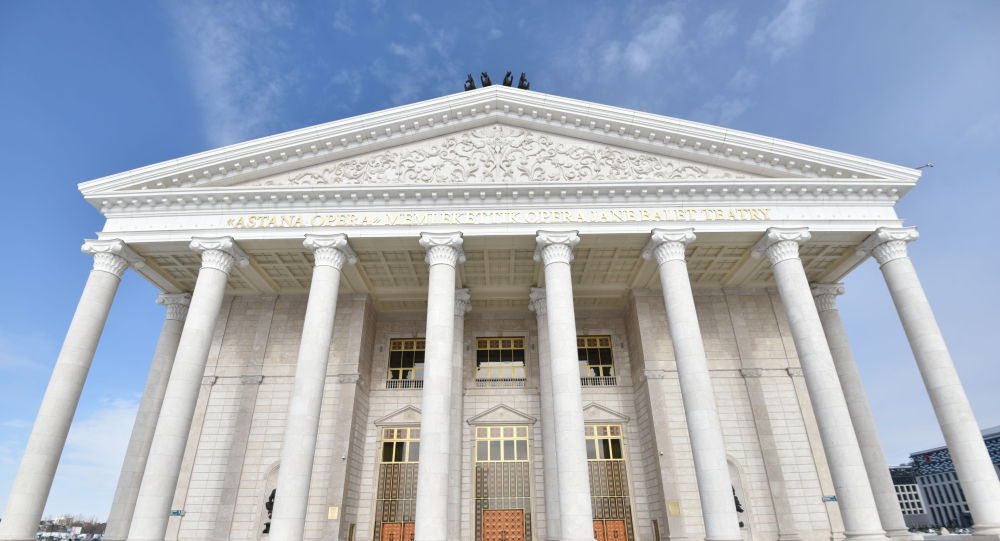 Elordada Abaı mereıtoıynyń saltanatty ashylýy ótip jatyr