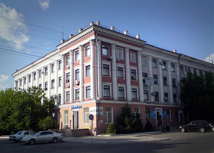 Qaraǵandy oblysynda qandaı  eldi mekender men nysandar Abaı esimin ıelengen?