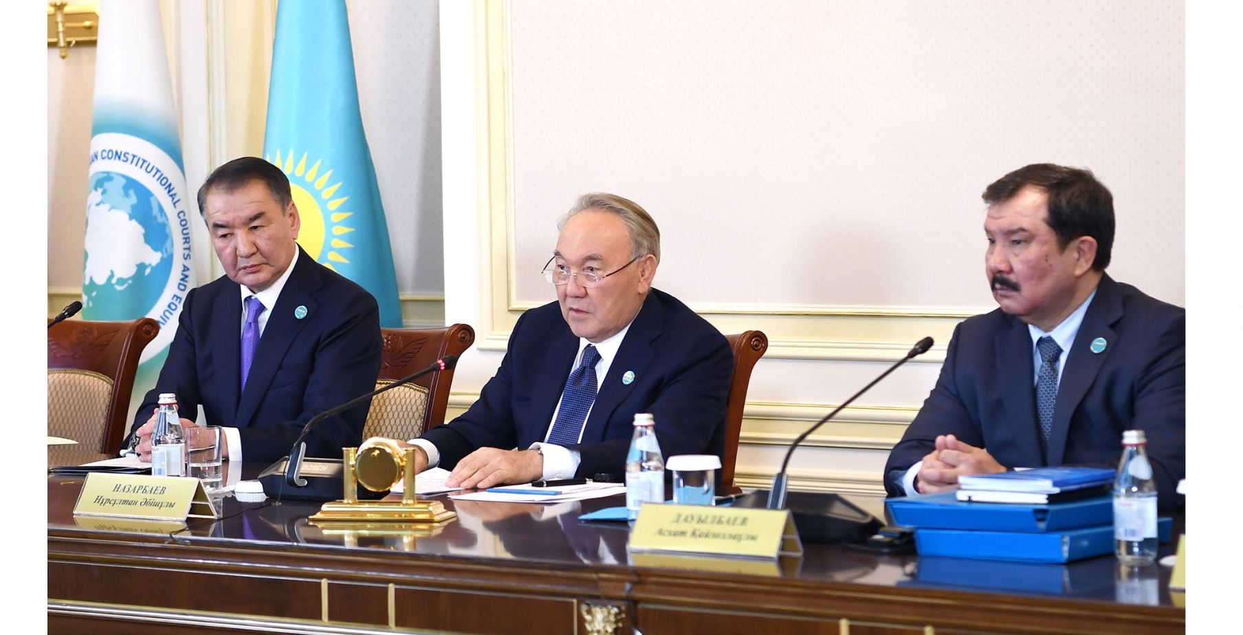 Konstıtýsııalyq Keńestiń májilisine qatysty