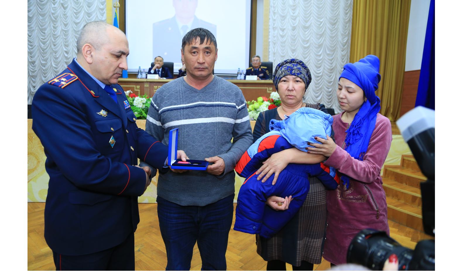 Aqtyq saparǵa shyǵaryp saldy