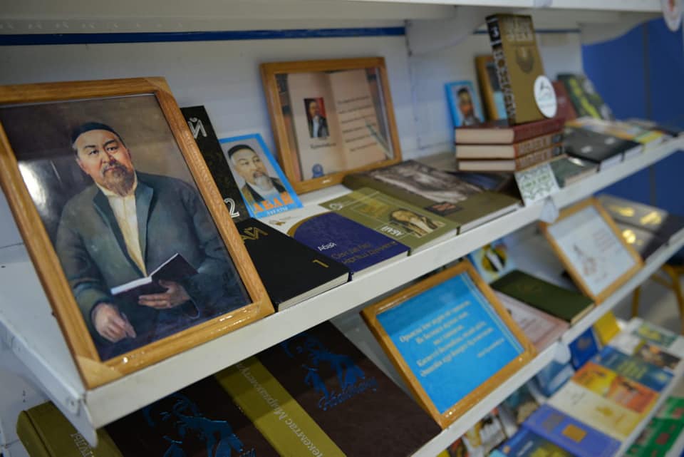 Shymkentte Abaıdyń 175 jyldyǵyna oraı poezııa keshi ótti