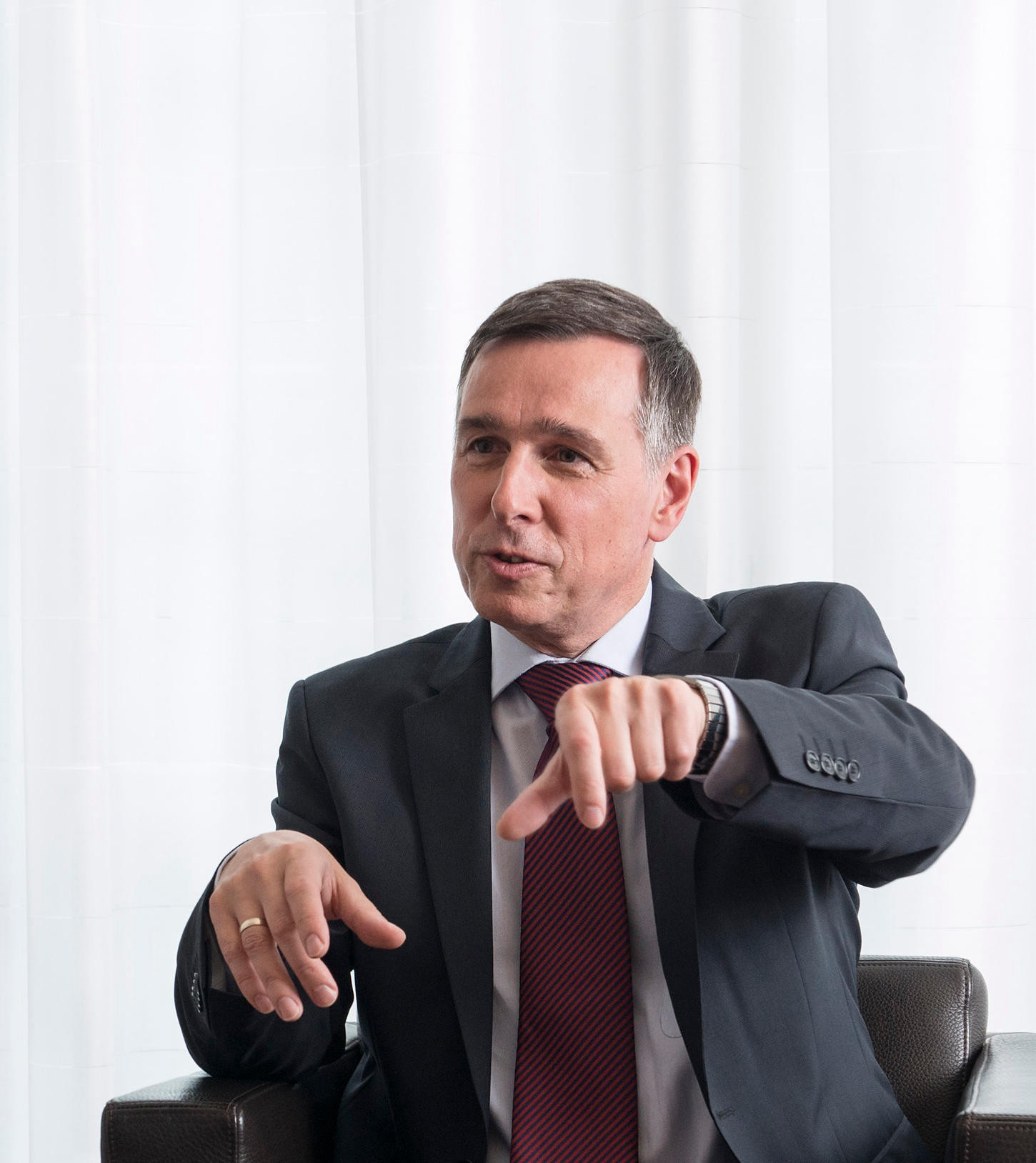 Ioahım Broıer: Áleýmettik qamsyzdandyrýmen barshany qamtý kerek