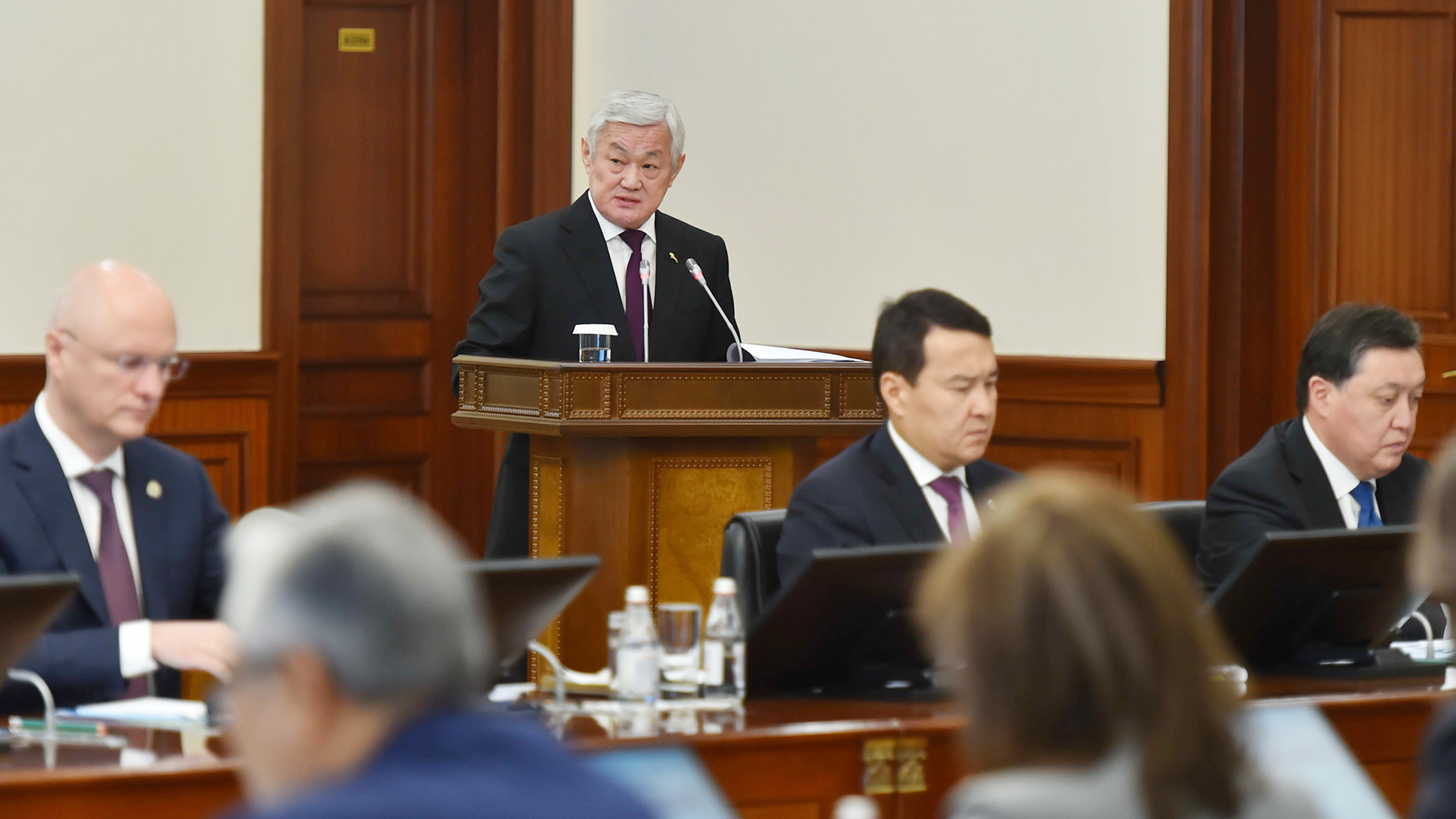 2019 jyly 136 myń otbasy muqtajdyq deńgeıinen shyǵaryldy — B.Saparbaev