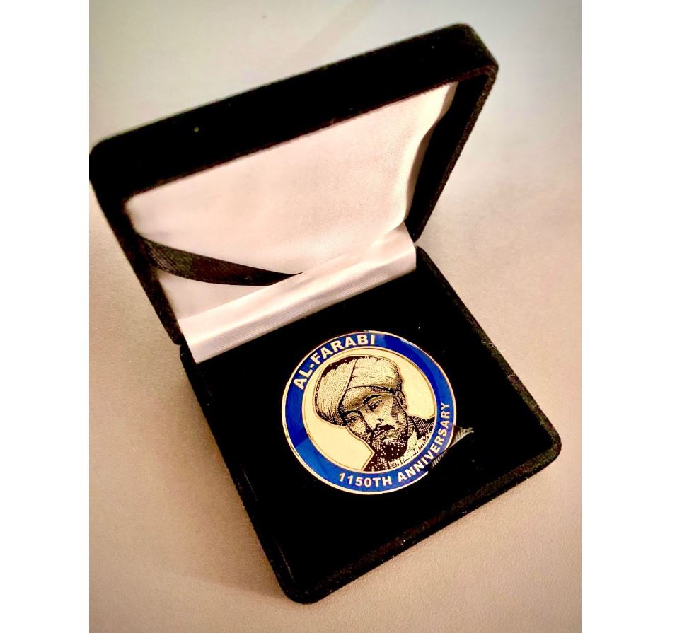 Ál-Farabı men Abaı beınelengen moneta men markalar shyǵaryldy