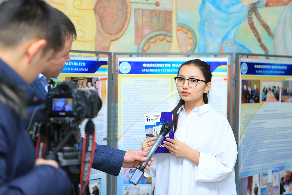 Shymkenttegi joǵary oqý ornynda «Ashyq esik» kúni ótti