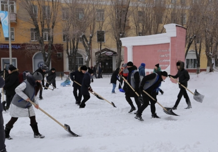 Qaraǵandy oblysynda Birgemiz aksııasy aıasynda 30 myń adam qar kúredi