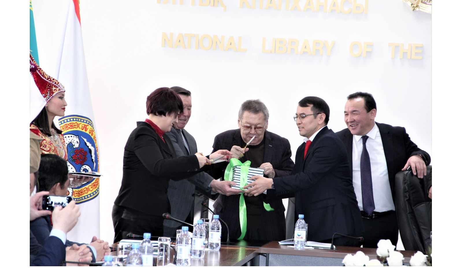 Jarty ǵasyrda – sırk óneri týraly qazaq tilindegi alǵashqy kitap shyqty