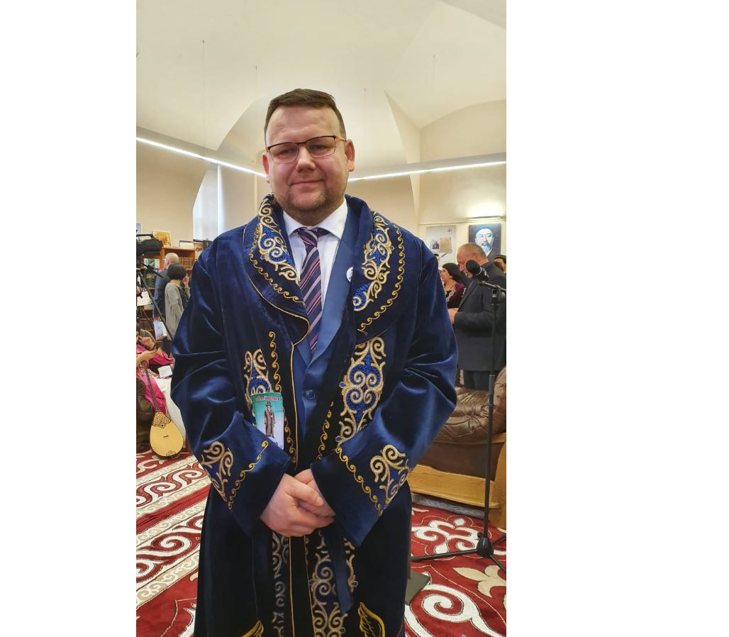 M.Kosandro: Abaı murasy - eki eldi qosyp turǵan rýhanı kópir