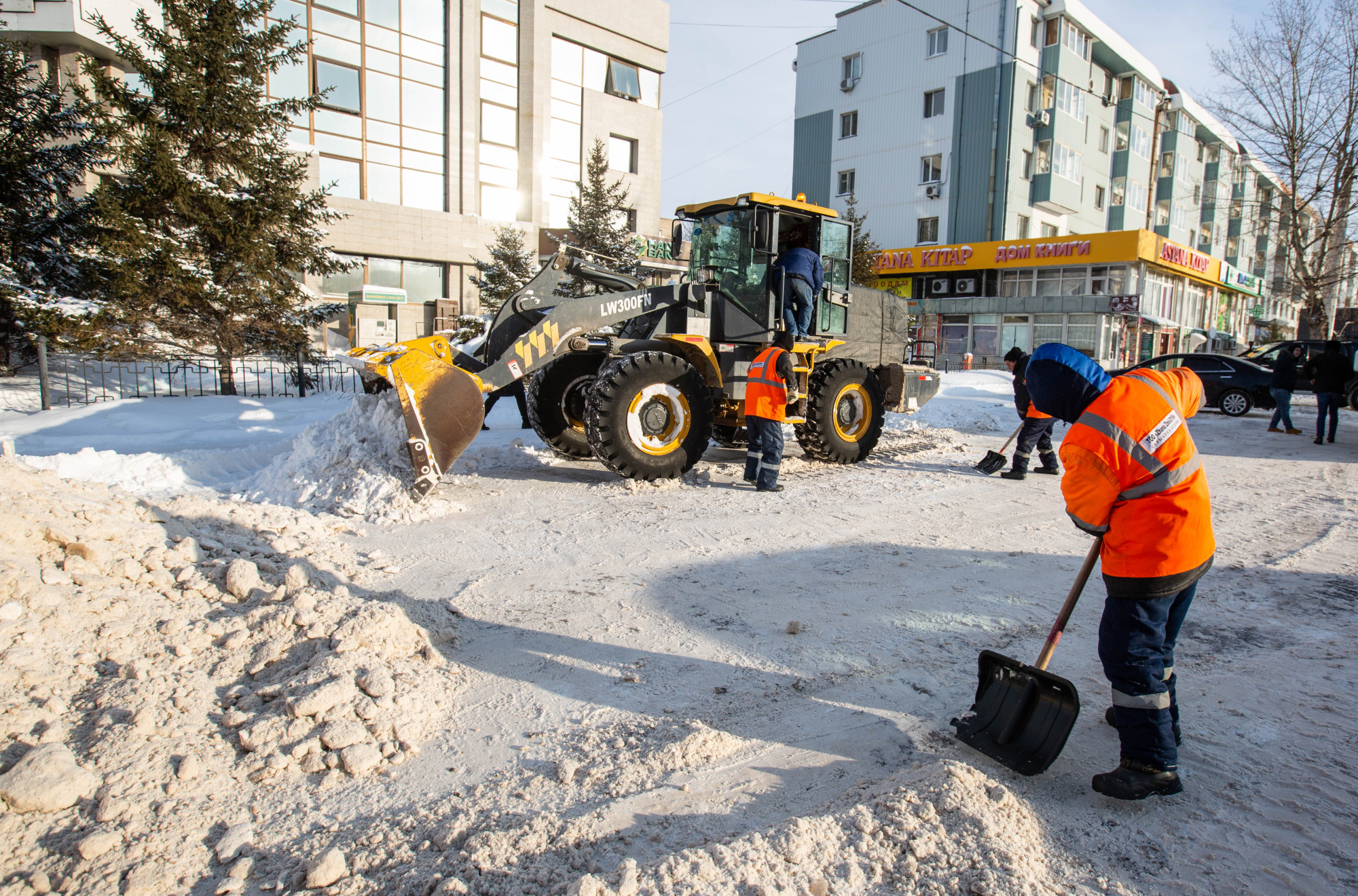 Elordada qar tazalaýǵa 1548 jol jumysshysy shyqty