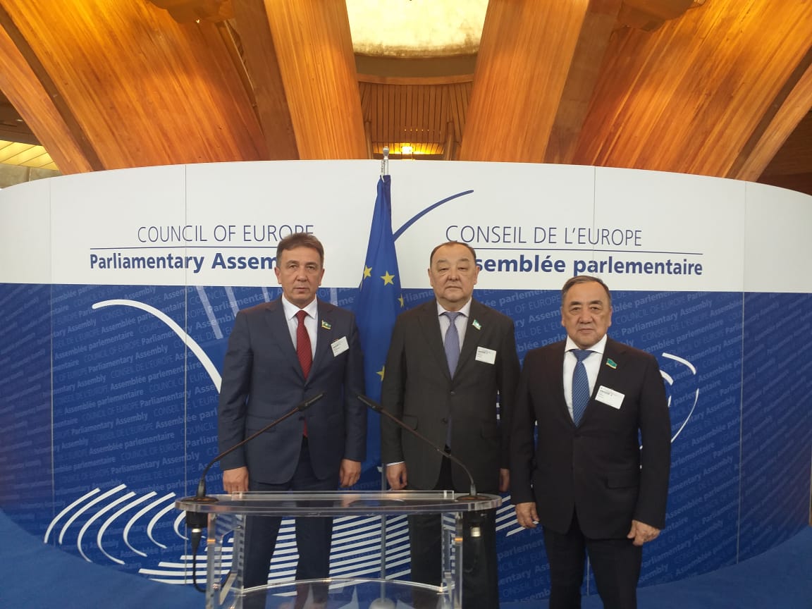 Senatorlar EKPA-nyń qysqy sessııasyna qatysyp jatyr