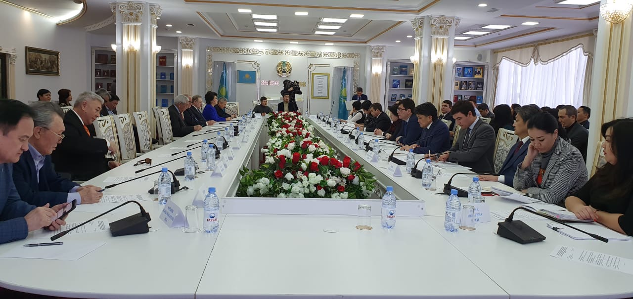 Aqtoty Raıymqulova Ulttyq qoǵamdyq senim keńesi múshelerimen kezdesti