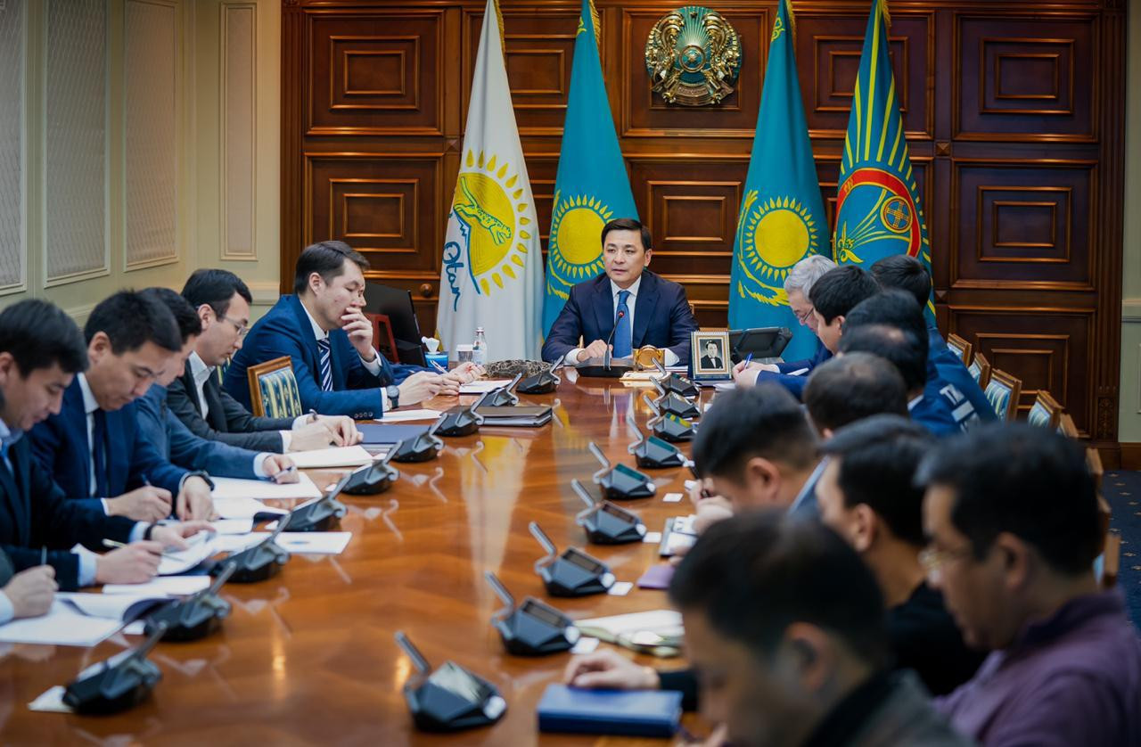 Elorda ákimi Memleket basshysynyń tapsyrmalaryn júzege asyrý boıynsha keńes ótkizdi