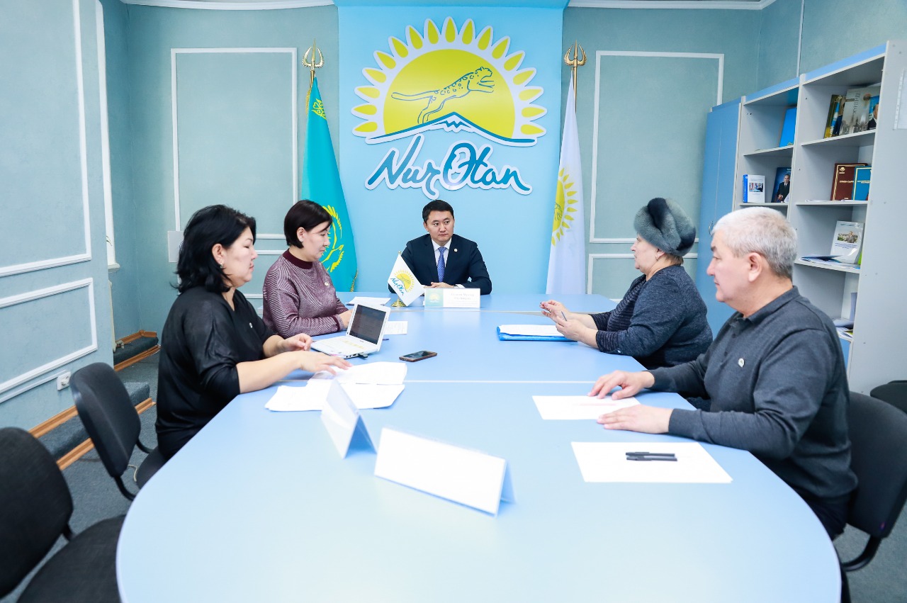 Turǵyndardyń máselelerin tyńdady