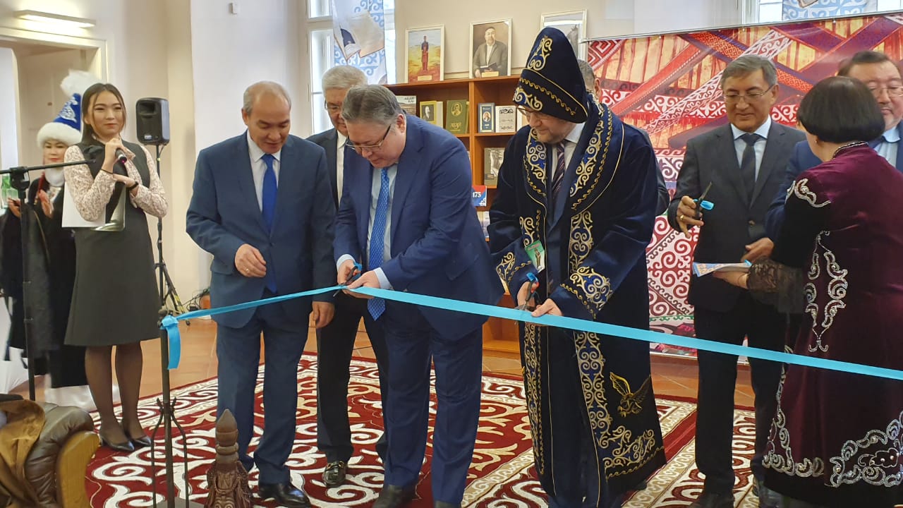 Altyn Pragada –  Abaı ortalyǵy