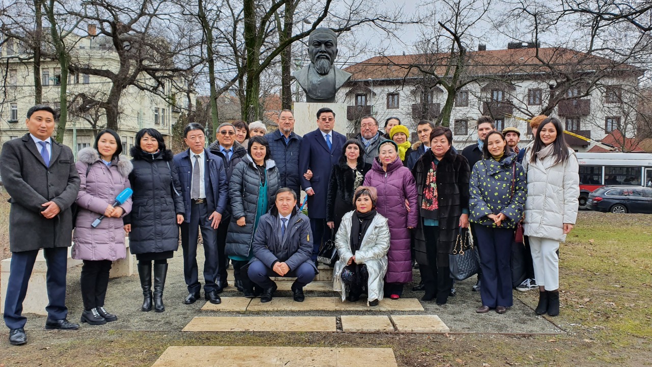 Abaı jolymen — Majar eline