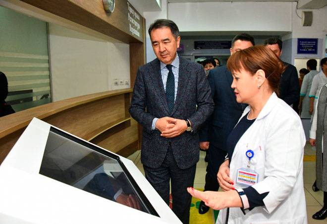 Baqytjan Saǵyntaev MÁMS engizilýine baılanysty emhanalardy aralady