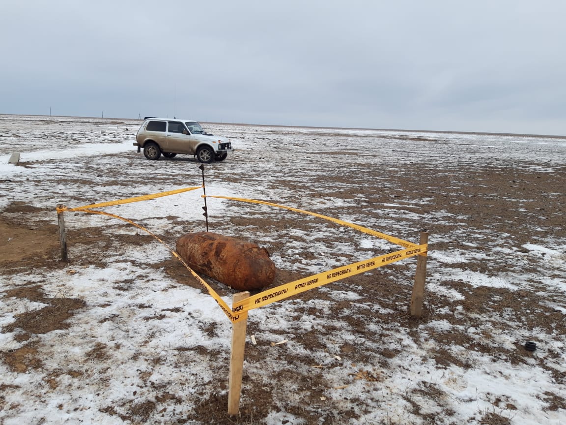 Aıdaladan avıasııalyq bombaǵa uqsas zattar tabyldy