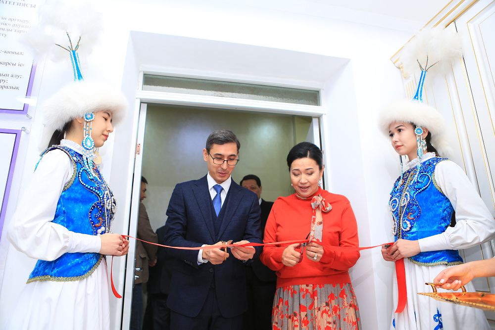 Shymkenttegi joǵary oqý ornynda Parasat mektebi men Adaldyq dúkeni ashyldy