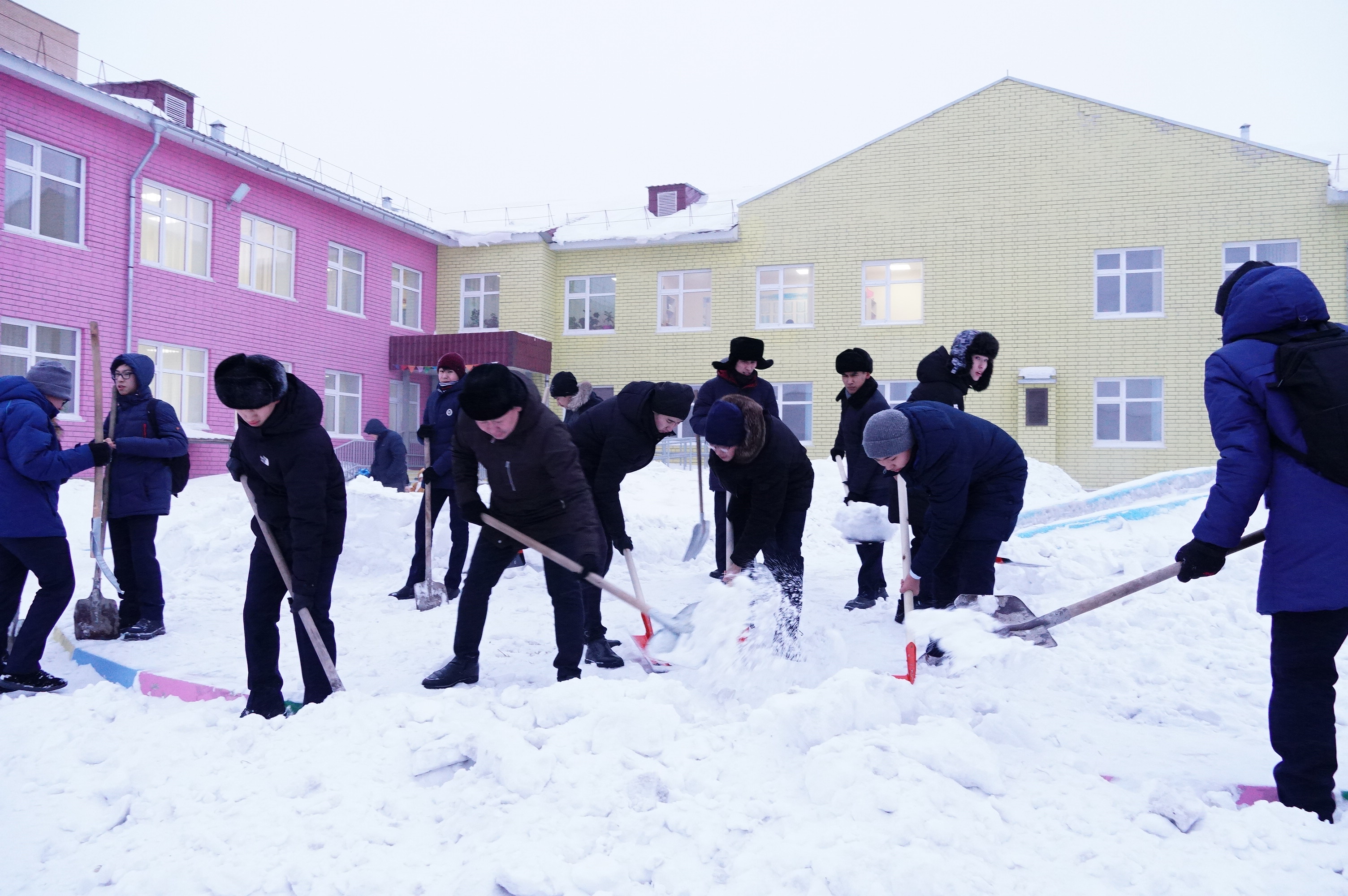 «Aqyltaı» balabaqshasynyń aınalasy qalyń qardan arshyldy