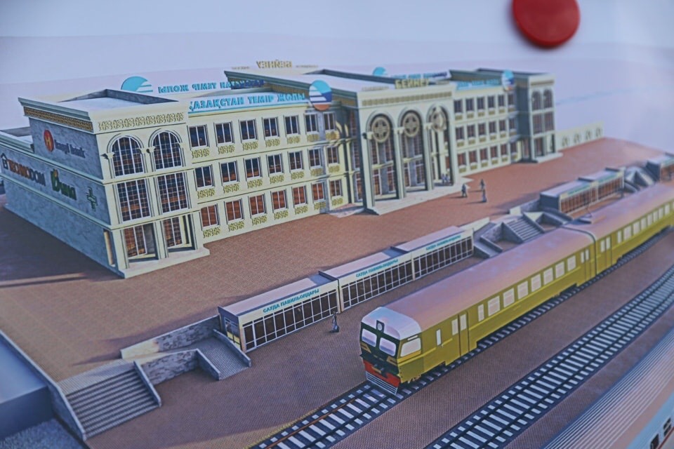 Beıneýde jańa temirjol vokzaly salynady