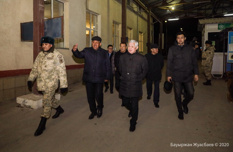 Berdibek Saparbaev Qordaı aýdanynda túngi qaýipsizdiktiń qamtamasyz etilýin tekserdi