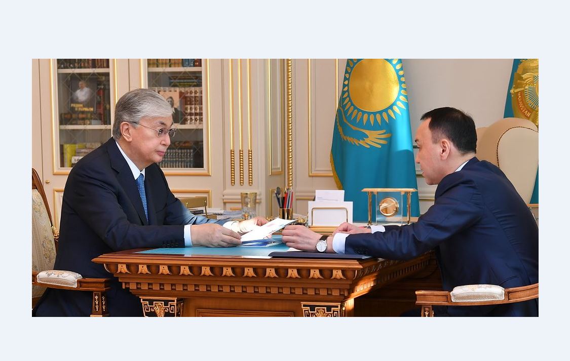 Memleket basshysy Qostanaı oblysynyń ákimi Arhımed Muhambetovti qabyldady