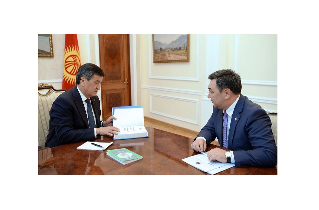 Sooronbaı Jeenbekov Túrki Akademııasynyń prezıdentimen kezdesti