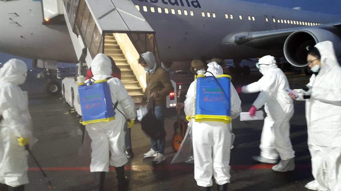 Almatyǵa Qytaıdan Qazaqstan azamattaryn alyp kelgen sońǵy reıs qondy