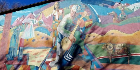 О́zbekstan týrıster úshin keıbir kóshelerin graffıtımen bezendiredi