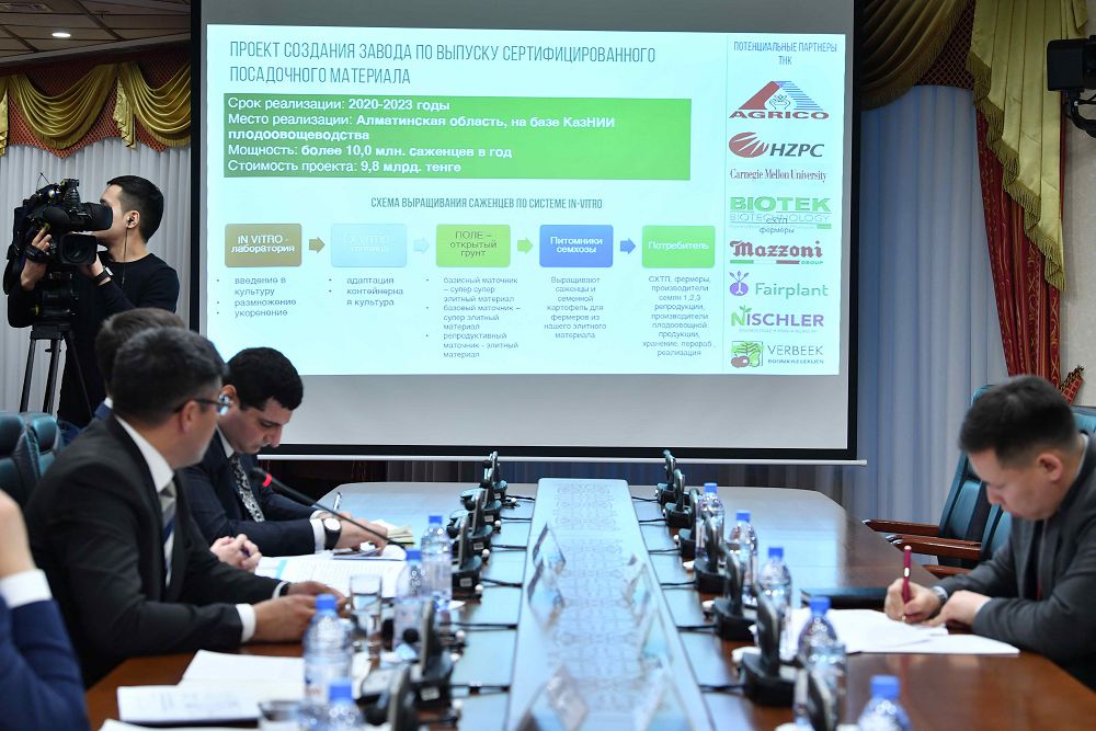 Senatorlar jemis-kókónis sharýashylyǵyna ınvestısııa tartý máselesin kóterdi