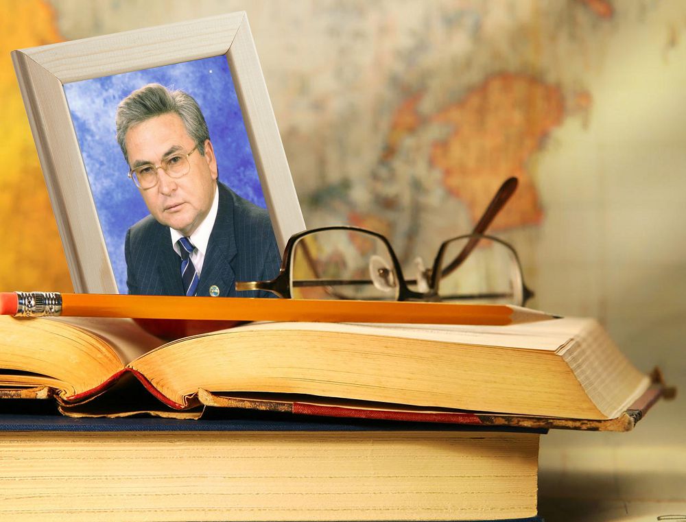 Jarqyldaǵan almastaı edi Áshekeń...