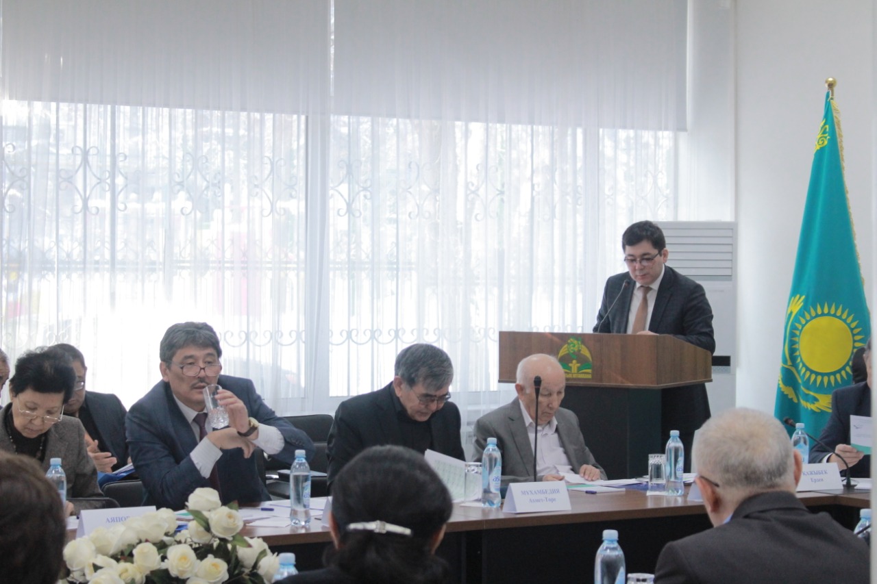 «Latynnegizdi qazaq álipbıi: usynystar, talqy jáne nátıje»  keńesi ótti