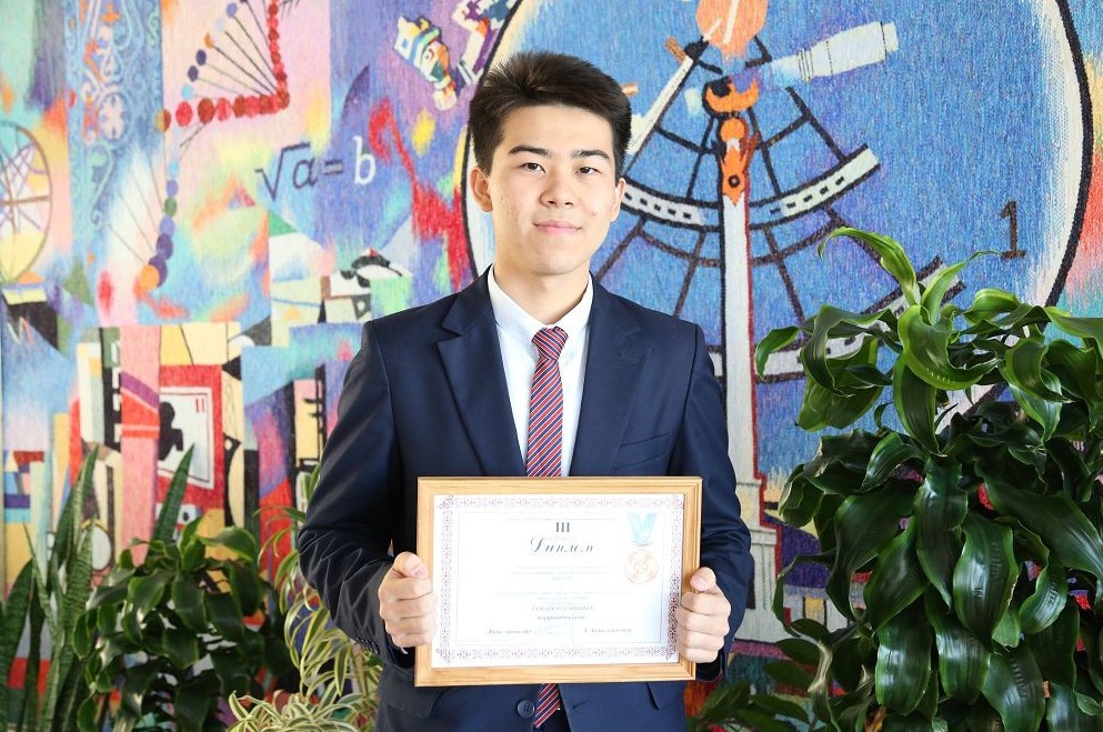 Aqtaýlyq eki oqýshy  Nıý-Iork ýnıversıtetine grant jeńip aldy