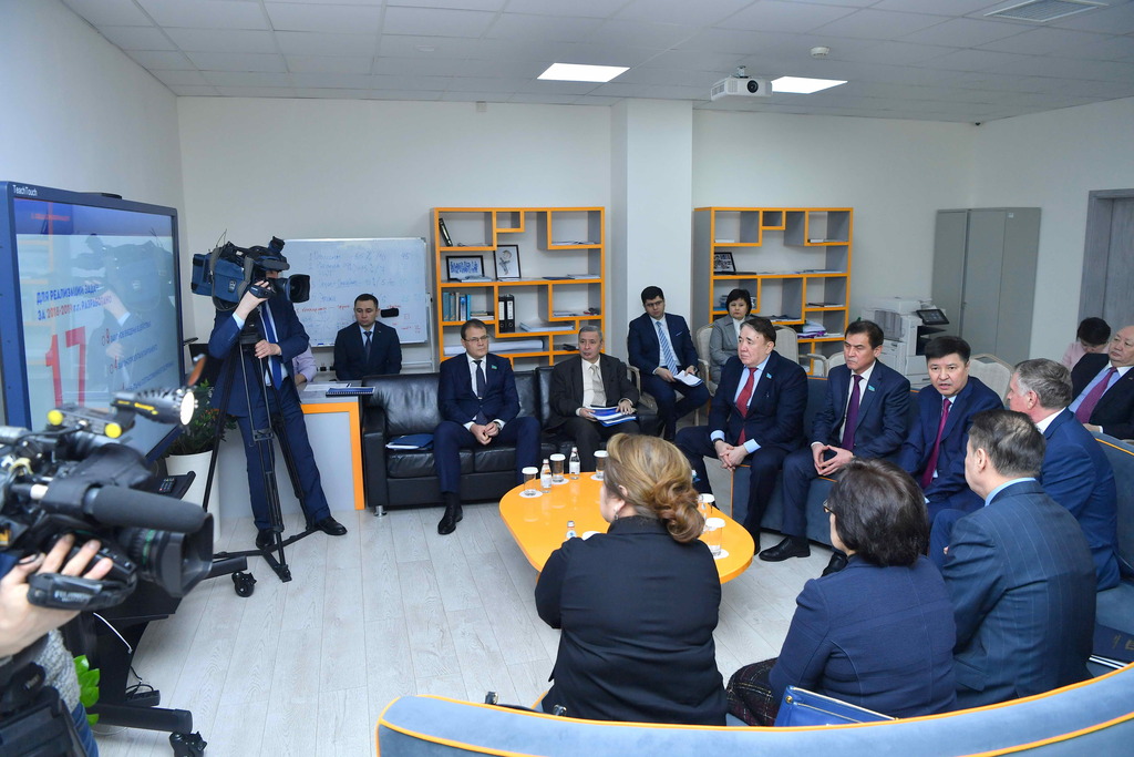 Senat depýtattary Ákimshilik rásimdik-prosestik kodeksiniń jobasyn talqylady