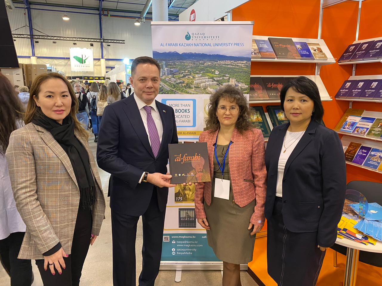 Lıtvada Abaı jáne ál-Farabı týraly kitaptar tanystyryldy