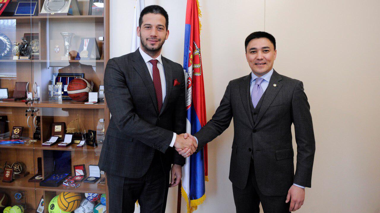 Qazaqstan men Serbııa jastar saıasaty jáne sport sheńberinde yntymaqtastyqty jandandyrýda