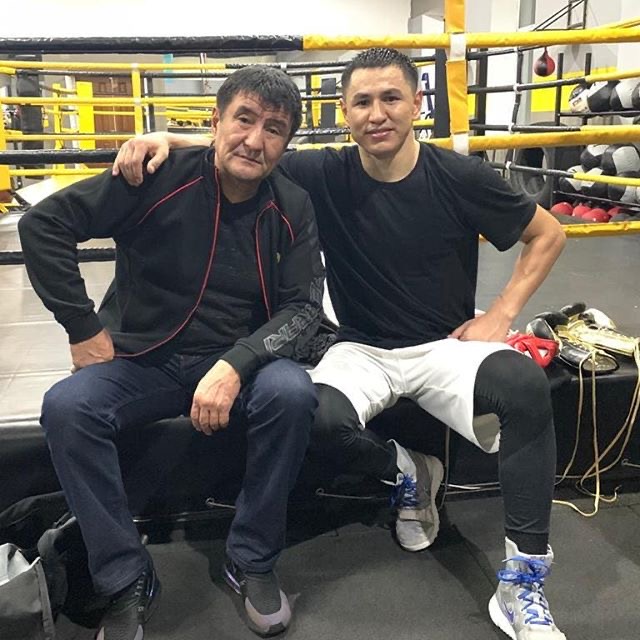 Boksshylarymyz Floıd Meıvezerdiń zalynda jattyǵady