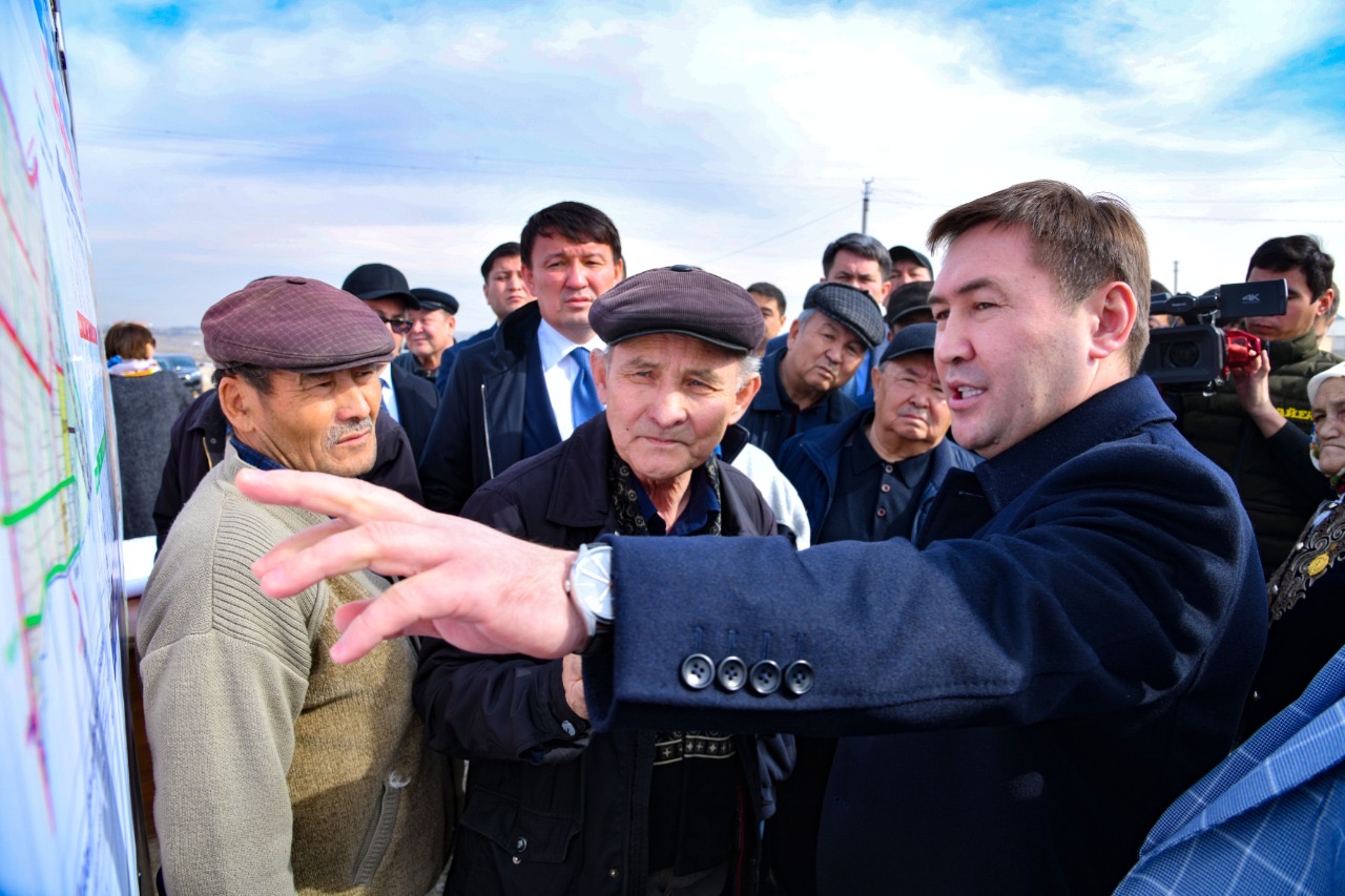 Shymkent: Murat Áıtenov «Turan» turǵyndarymen kezdesti