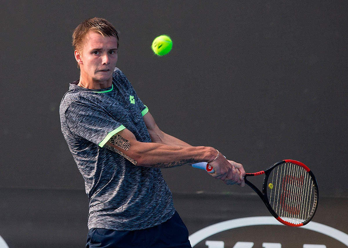 Tennıs: Býblık Shapovalovqa shań qaptyryp ketti