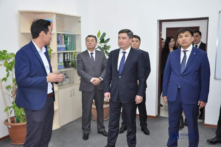 Stýdenttermen kezdesýde jemqorlyqqa tózbeýshilik jaıy aıtyldy