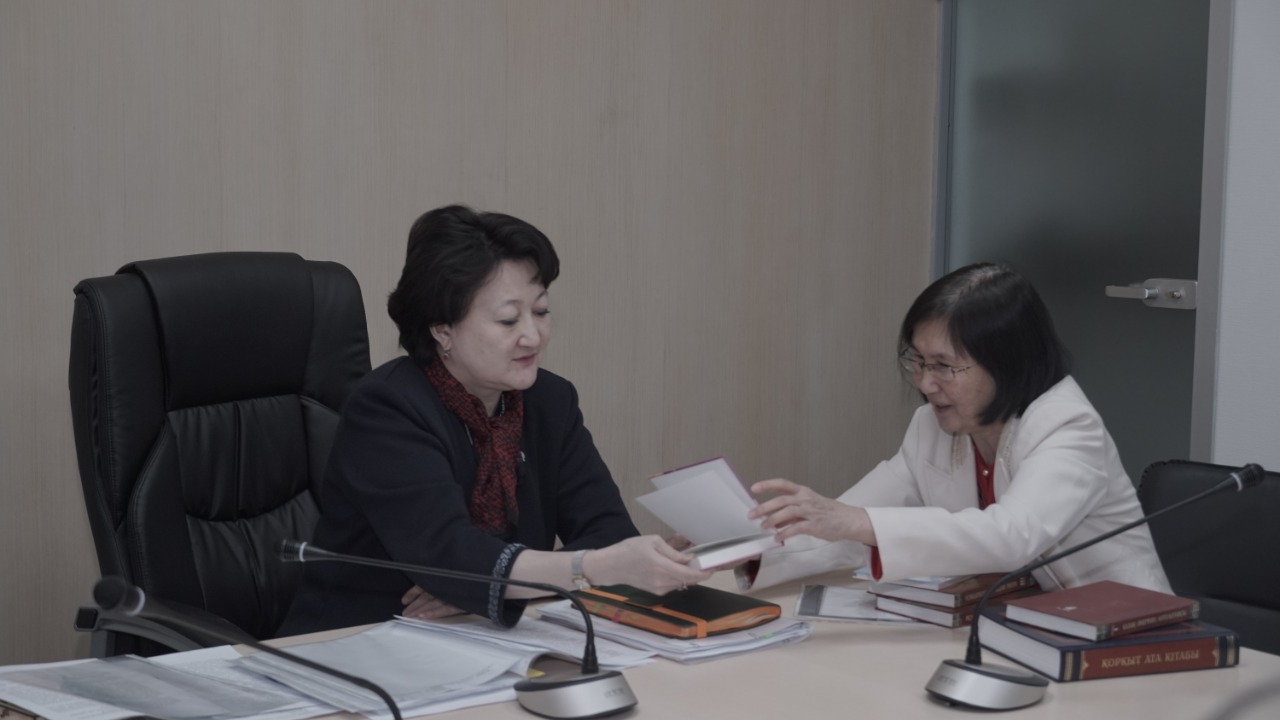 Aqtoty Raıymqulova «Januıa» otbasyn qoldaý ortalyǵynda azamattardy qabyldady