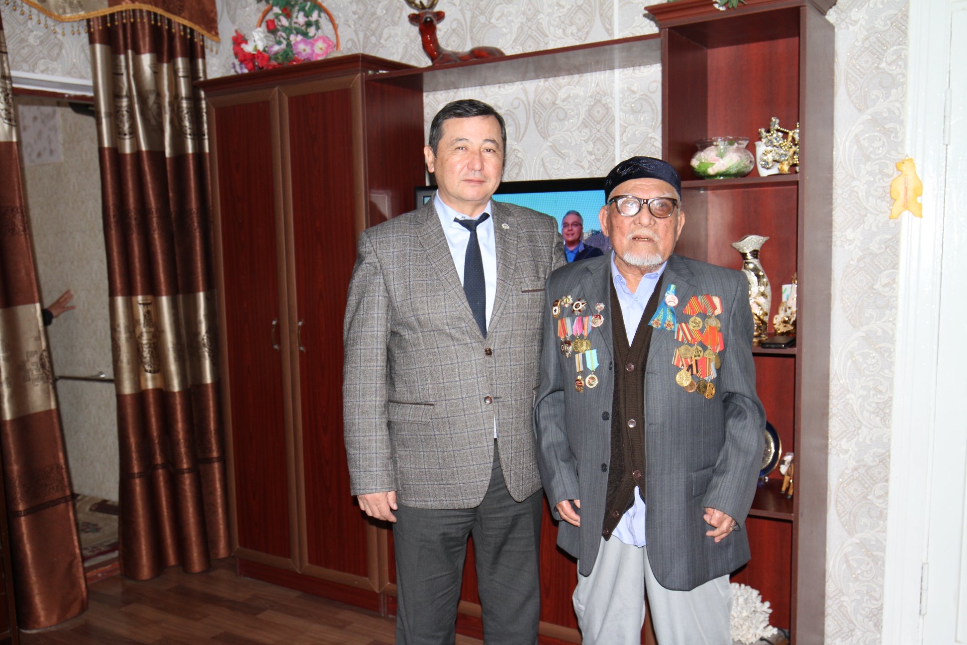 Baqyt Asanov erikti jastarmen birigip el aralady