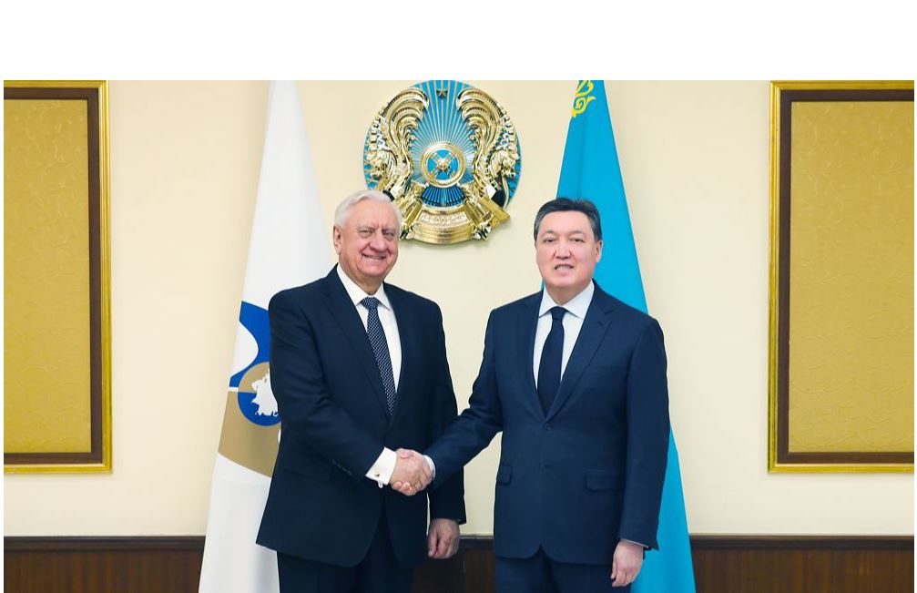 Asqar Mamın Mıhaıl Mıasnıkovıchti qabyldady