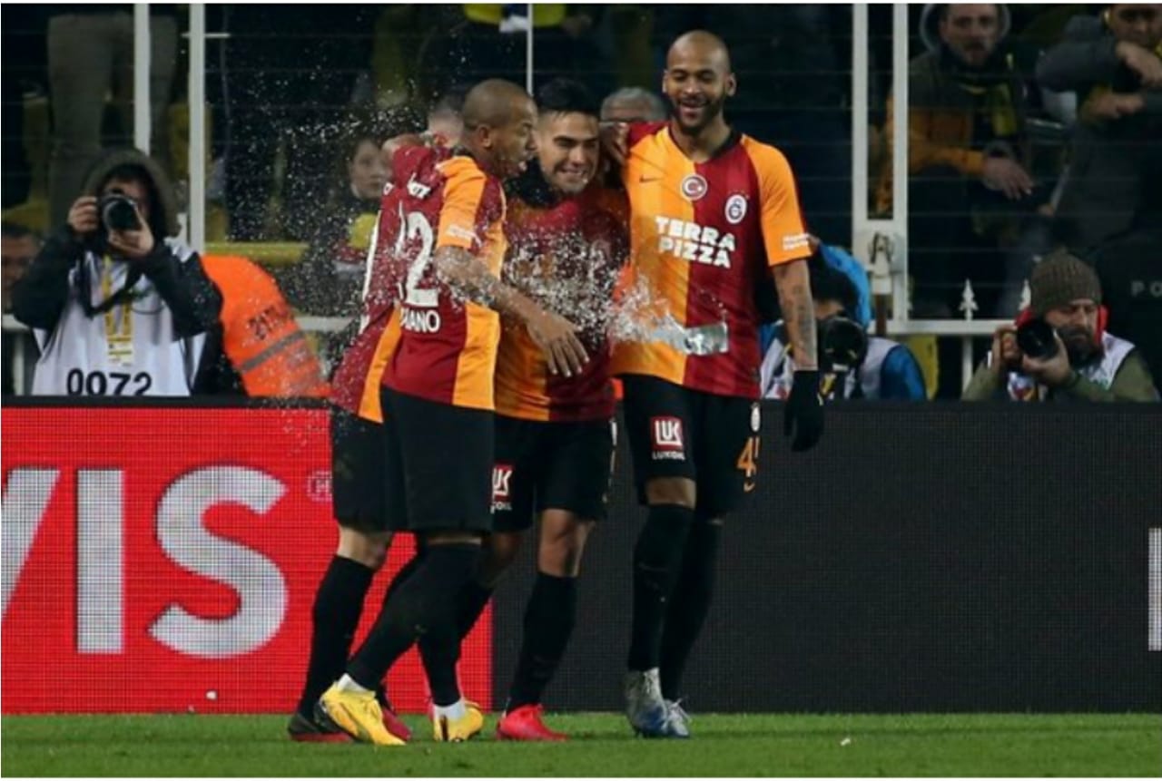 «Fenerbahcheni syrt alańda jeńý úshin bir chempıondyǵymdy pıda eter edim»