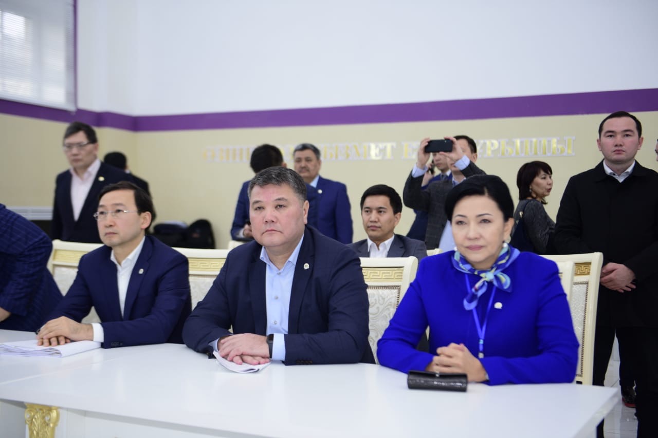 Nur Otan: Shymkentte saıası menedjment mektebiniń semınary ótýde