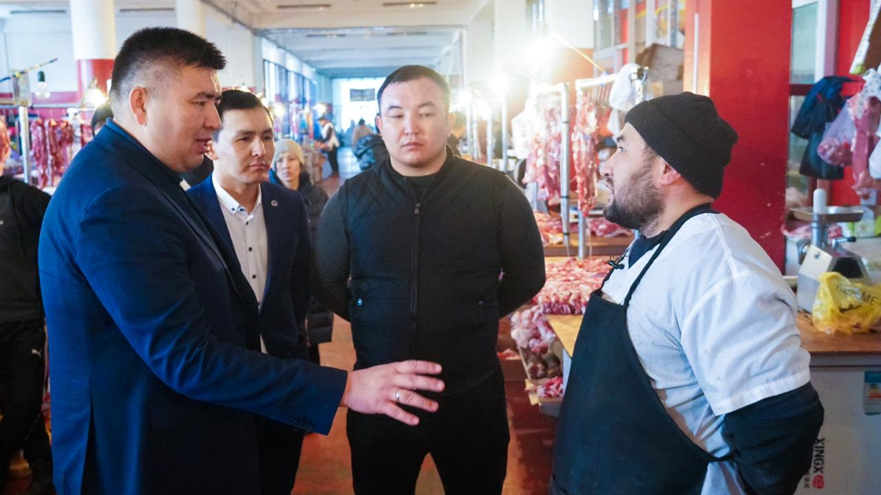 Jas Otan Jastar qanatynyń tóraǵasy shymkenttik jastarmen kezdesti