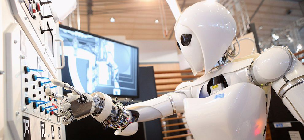 Garrı Kasparov robottardan saq bolýdy eskertti