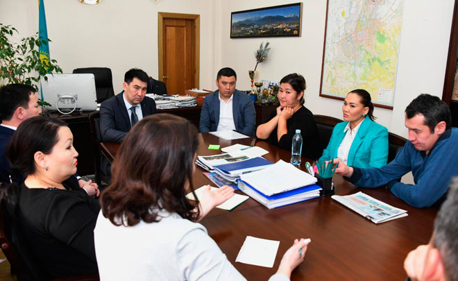 Almatyda Sport basqarmasynyń basshysy jas hokkeıshilerdiń ata-analarymen kezdesti